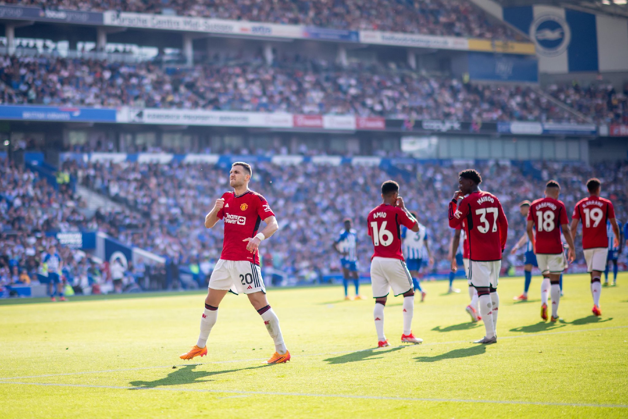 赛场上也是 赛场上也是